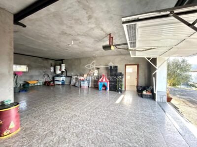 Casa con amplia finca en Miño