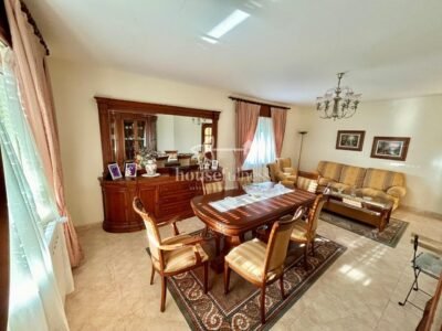 Casa con amplia finca en Miño