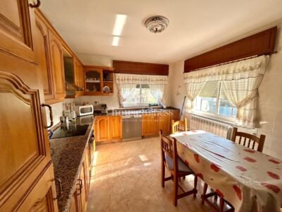 Casa con amplia finca en Miño