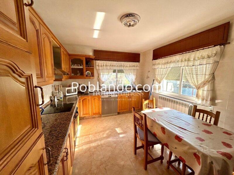 Casa con amplia finca en Miño