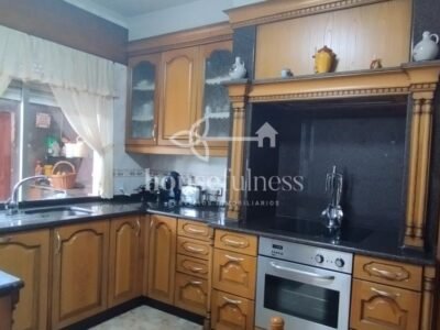 CASA CON JARDÍN EN ARES