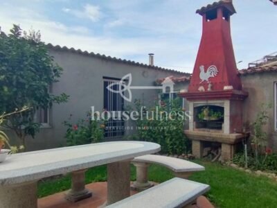 CASA CON JARDÍN EN ARES