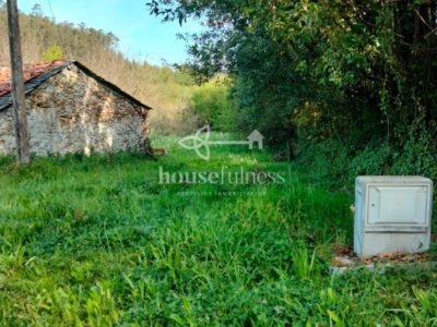 Casa típica gallega con gran finca en Ortigueira