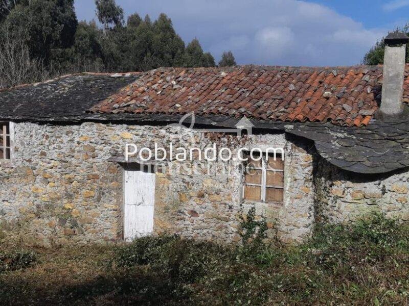 Casa típica gallega con gran finca en Ortigueira