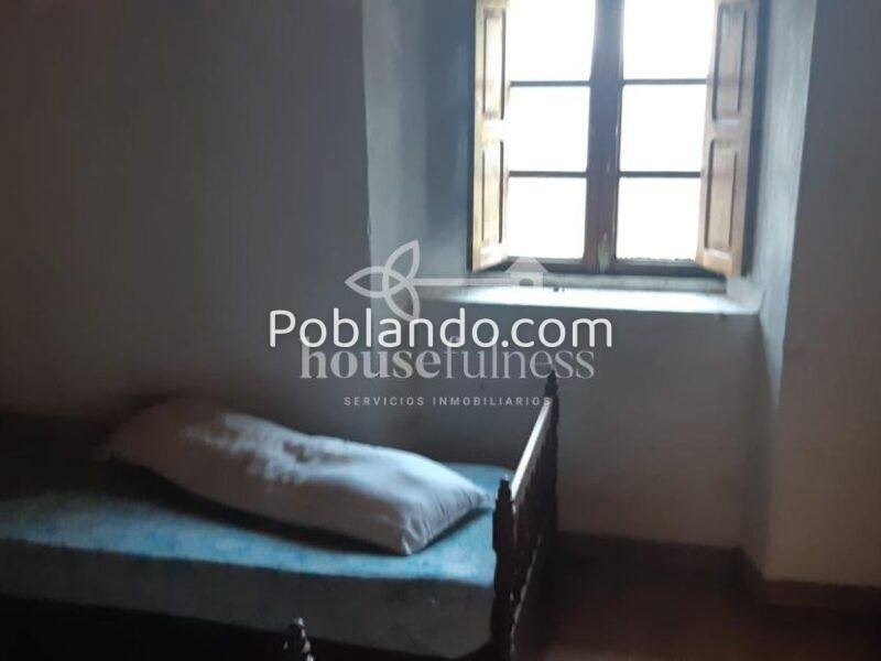 Casa típica gallega con gran finca en Ortigueira