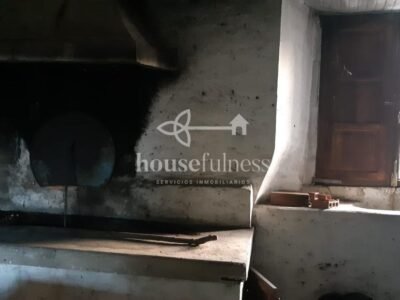 Casa típica gallega con gran finca en Ortigueira