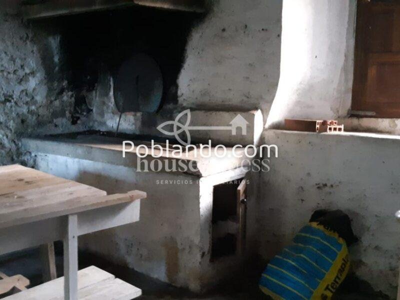 Casa típica gallega con gran finca en Ortigueira