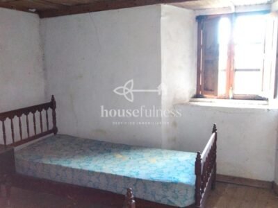 Casa típica gallega con gran finca en Ortigueira