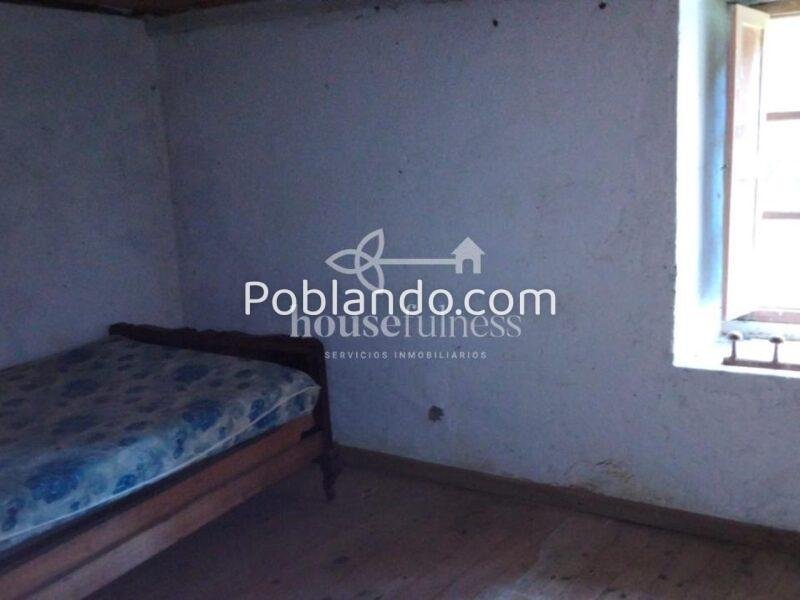 Casa típica gallega con gran finca en Ortigueira