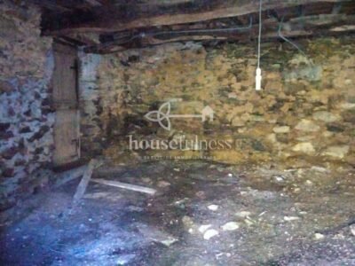 Casa típica gallega con gran finca en Ortigueira
