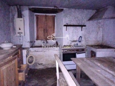 Casa típica gallega con gran finca en Ortigueira