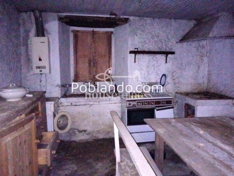 Casa típica gallega con gran finca en Ortigueira