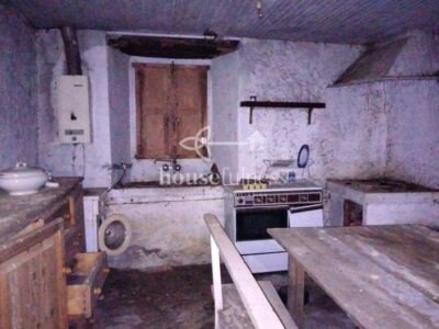 Casa típica gallega con gran finca en Ortigueira