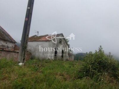 Casa de campo con varias edificaciones para restaurar