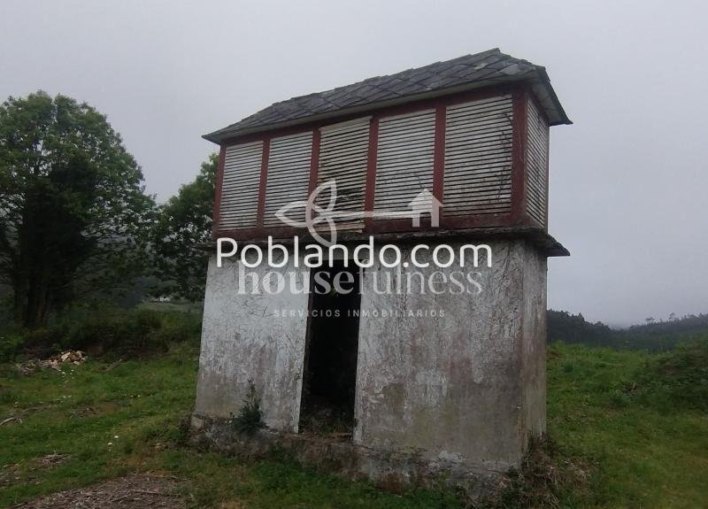 Casa de campo con varias edificaciones para restaurar