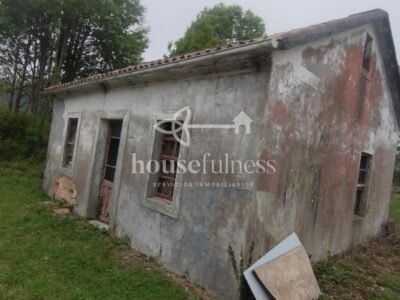 Casa de campo con varias edificaciones para restaurar