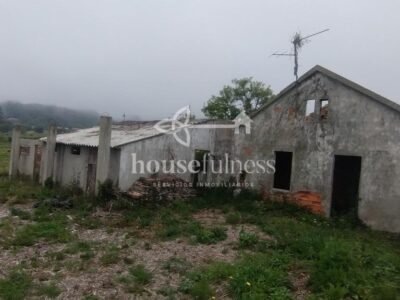 Casa de campo con varias edificaciones para restaurar