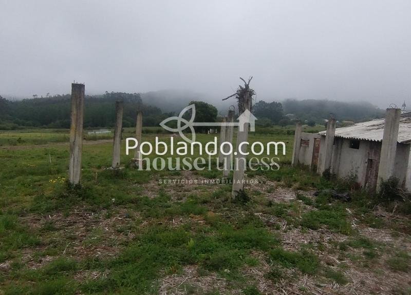 Casa de campo con varias edificaciones para restaurar