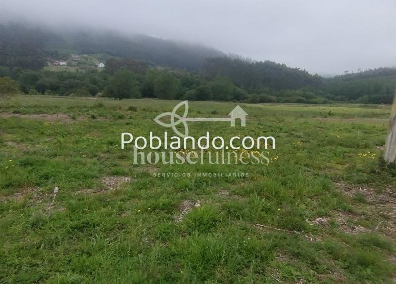 Casa de campo con varias edificaciones para restaurar