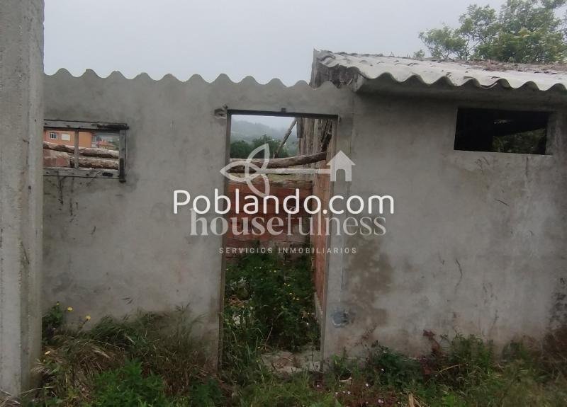 Casa de campo con varias edificaciones para restaurar