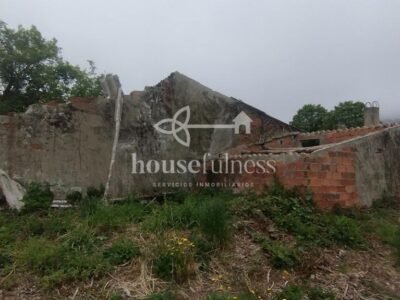 Casa de campo con varias edificaciones para restaurar
