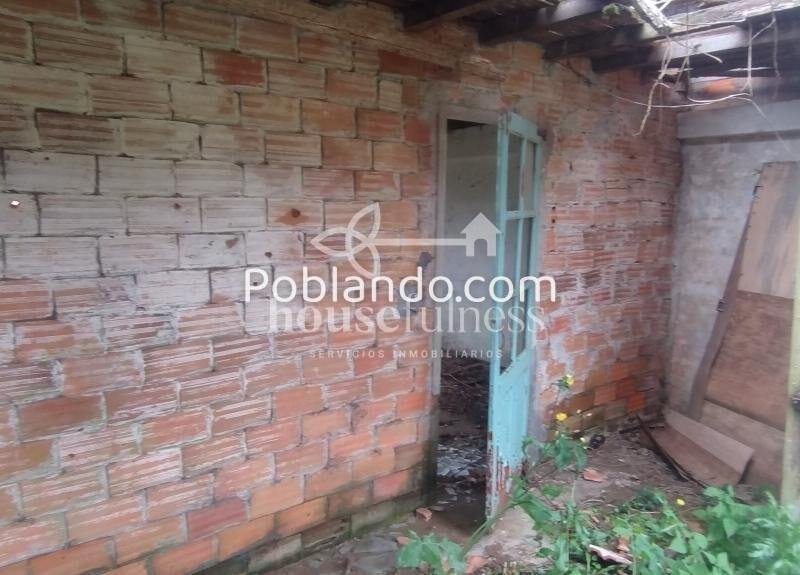 Casa de campo con varias edificaciones para restaurar