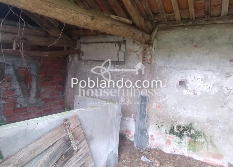 Casa de campo con varias edificaciones para restaurar
