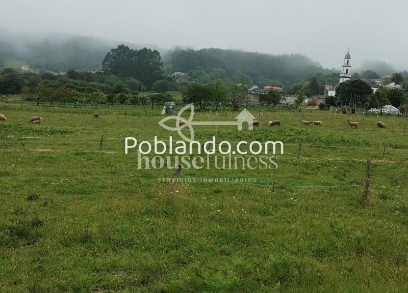 Casa de campo con varias edificaciones para restaurar