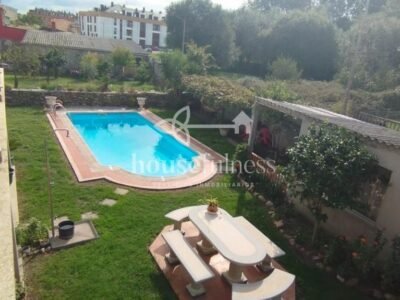 CASA CON JARDÍN EN ARES
