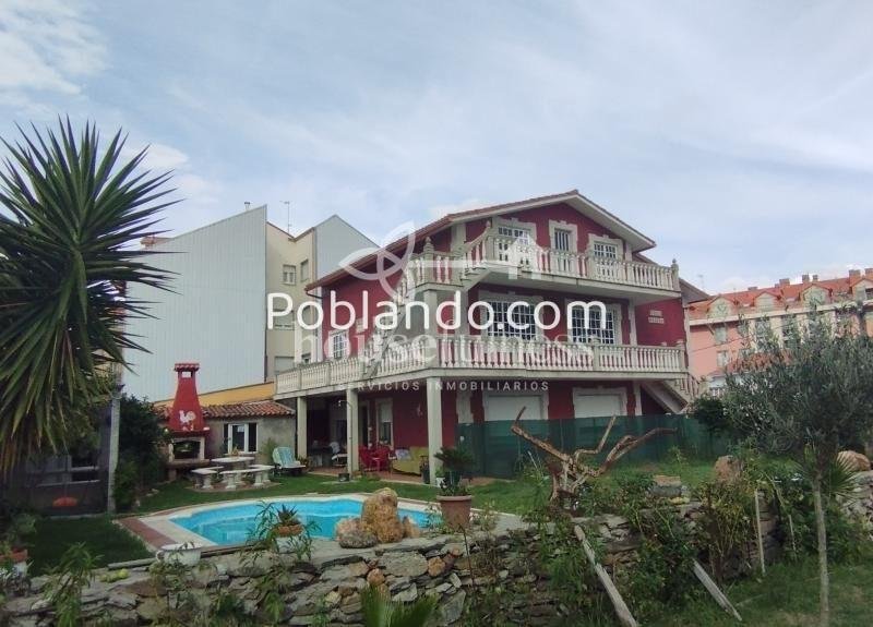CASA CON JARDÍN EN ARES