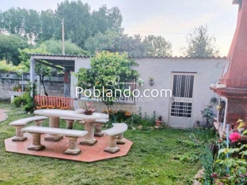 CASA CON JARDÍN EN ARES