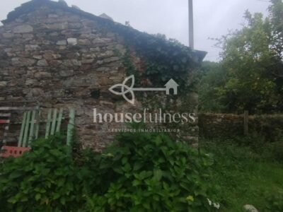 AMPLIA CASA DE DOS PLANTAS CON FINCA EN ESPASANTE