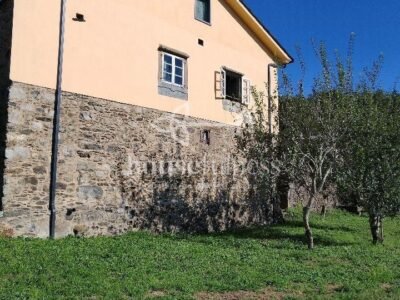 Se vende impresionante casa gallega en Somozas