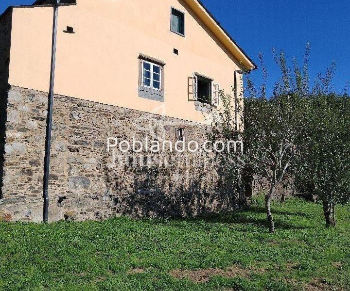 Se vende impresionante casa gallega en Somozas
