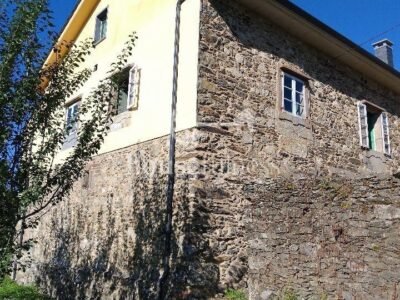 Se vende impresionante casa gallega en Somozas