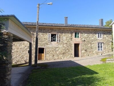 Se vende impresionante casa gallega en Somozas