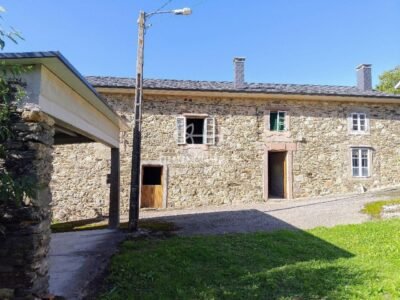 Se vende impresionante casa gallega en Somozas