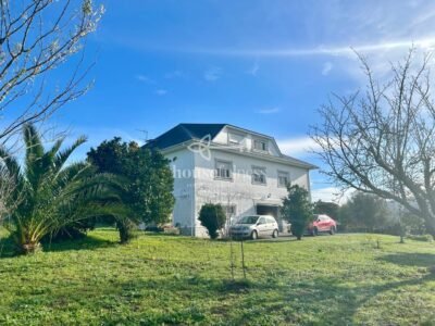 Casa con amplia finca en Miño