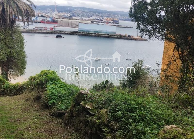 Gran Casa para reformar en La Graña, frente a la playa
