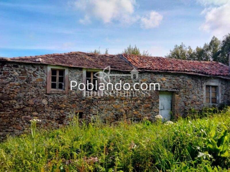Casa típica gallega con gran finca en Ortigueira