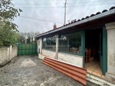 CASA CON MESÓN EN NARÓN
