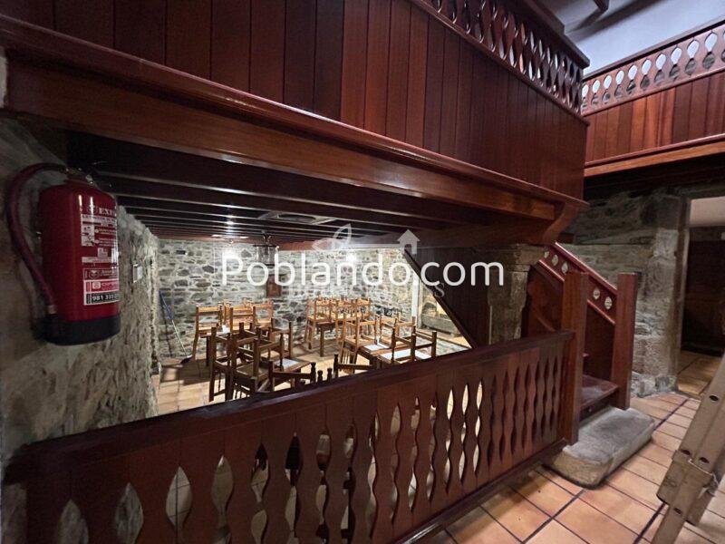 CASA CON MESÓN EN NARÓN