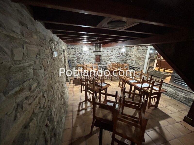 CASA CON MESÓN EN NARÓN
