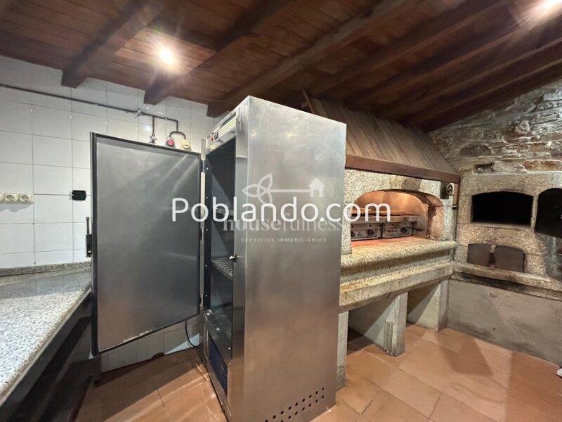 CASA CON MESÓN EN NARÓN