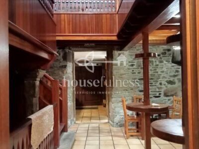 CASA CON MESÓN EN NARÓN