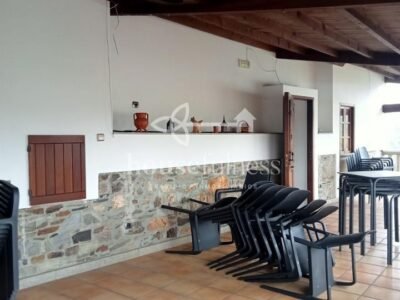 CASA CON MESÓN EN NARÓN