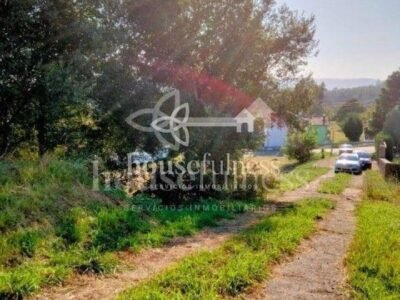 CASA TÍPICA GALLEGA EN NARÓN CON CIERRE DE PIEDRA