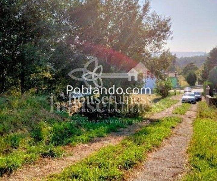 CASA TÍPICA GALLEGA EN NARÓN CON CIERRE DE PIEDRA
