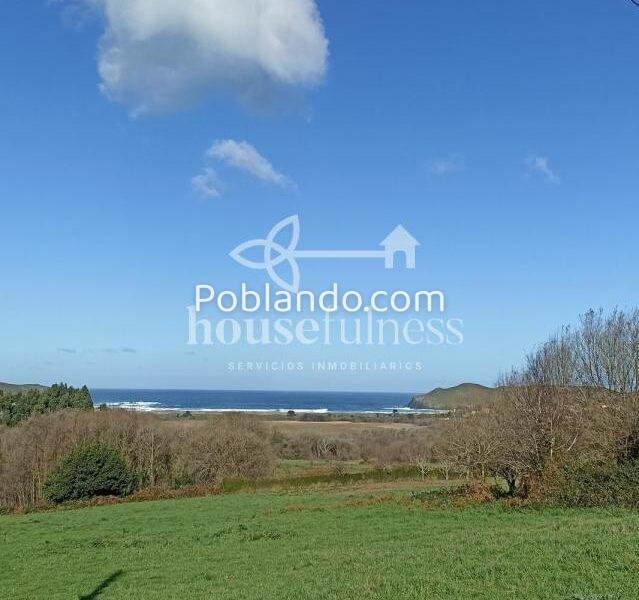Finca edificable con vistas a la playa de Pantín