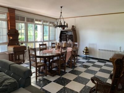 Increíble chalet con amplia finca en Vilasanche